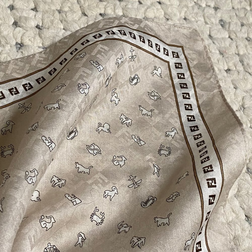 FENDI Authentic FF Logo FENDISSIMA Zodiac Scarf 21 - Picture 6 of 7